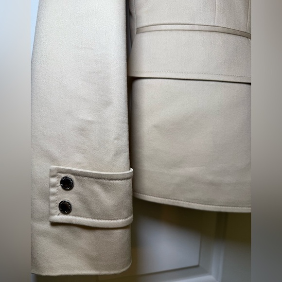 Tahari Arthur S Levine Beige Single Breast Woman’s 2 Button Blazer Size 12 EUC - Picture 2 of 13